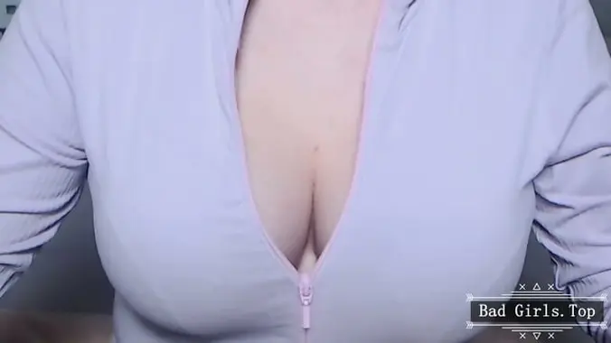 Very hot natural big boobs webcam babe