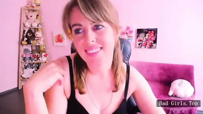 Pretty natural big tits and face blonde milf