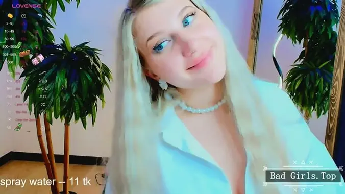 Petite web teen with very pretty long blonde hairs