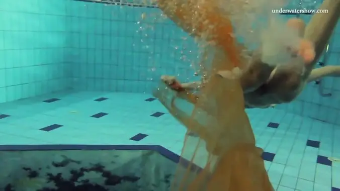 Underwater slut Roxalana Cheh naked