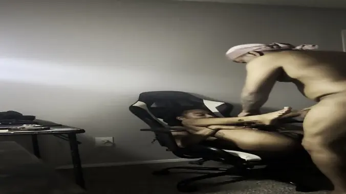 @BigCaseCuHz slinging dick in a slim ebony