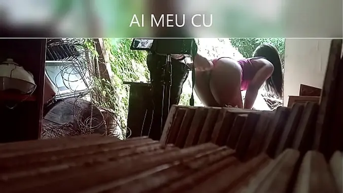 small brunette giving pussy
