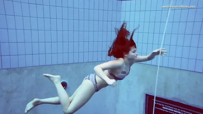 Liza Bubarek babe in the pool