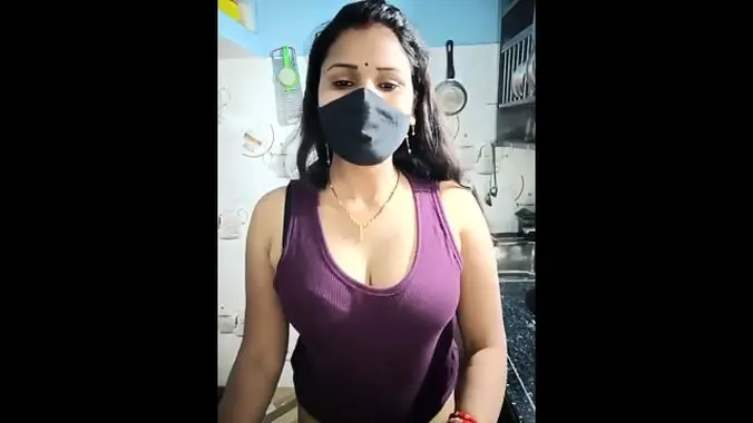 Beautiful bhabhi showing nude pussy masturbating