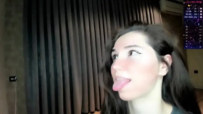 Perfect big ass teen babe dildo riding on cam